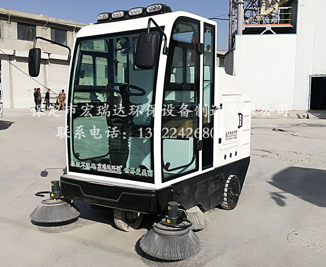 甘肅金昌水泥管廠使用保定宏瑞達(dá)2100電動掃地車案例 甘肅金昌水泥管廠使用保定宏瑞達(dá)2100電動掃地車案例