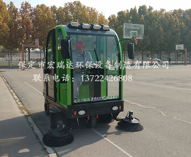 保定宏瑞達(dá)2150電動掃地車走進(jìn)廊坊霸州中學(xué) 保定宏瑞達(dá)2150電動掃地車走進(jìn)廊坊霸州中學(xué)