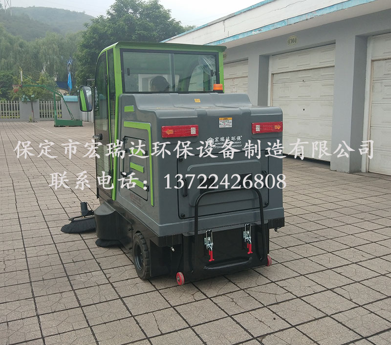HRD-2150全封閉雙風機駕駛式掃地車 HRD-2150全封閉雙風機駕駛式掃地車