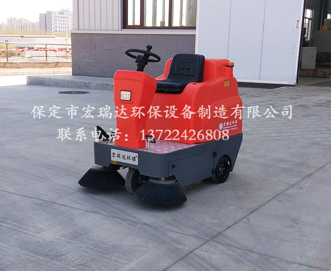 保定宏瑞達駕駛式掃地車在陜西榆林電子廠上崗