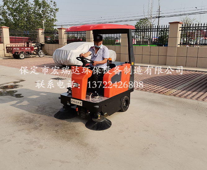 山東聊城殯儀館使用保定宏瑞達電動掃地車案例